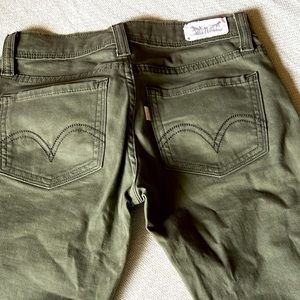 Levi 524 Too super low skinny jeans